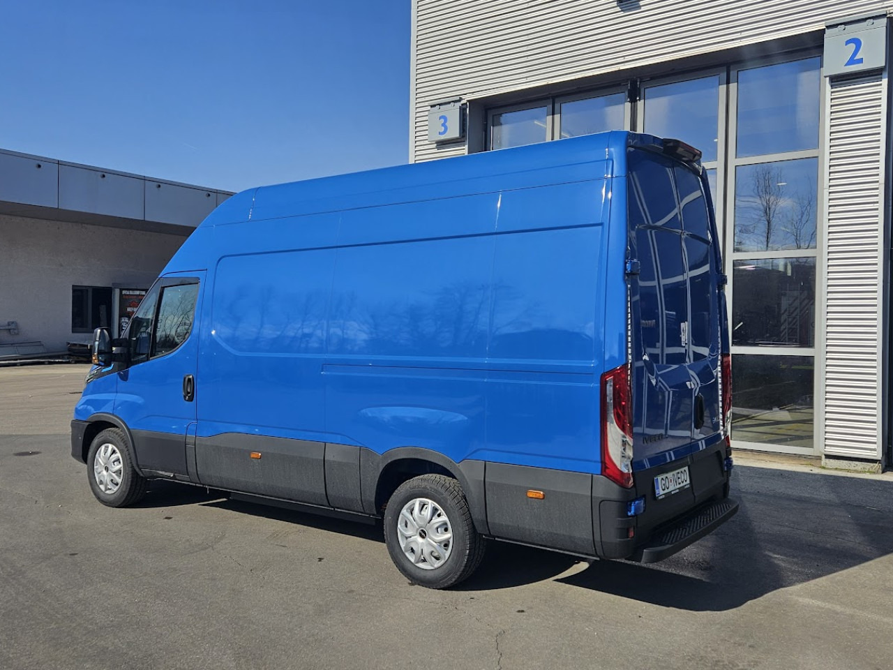 IVECO Daily ELEKTRIČNI 35 C 18H - Transport persoane, Autoutilitară electrică: Foto 3 IVECO Daily ELEKTRIČNI 35 C 18H - Transport persoane, Autoutilitară electrică: Foto 3
