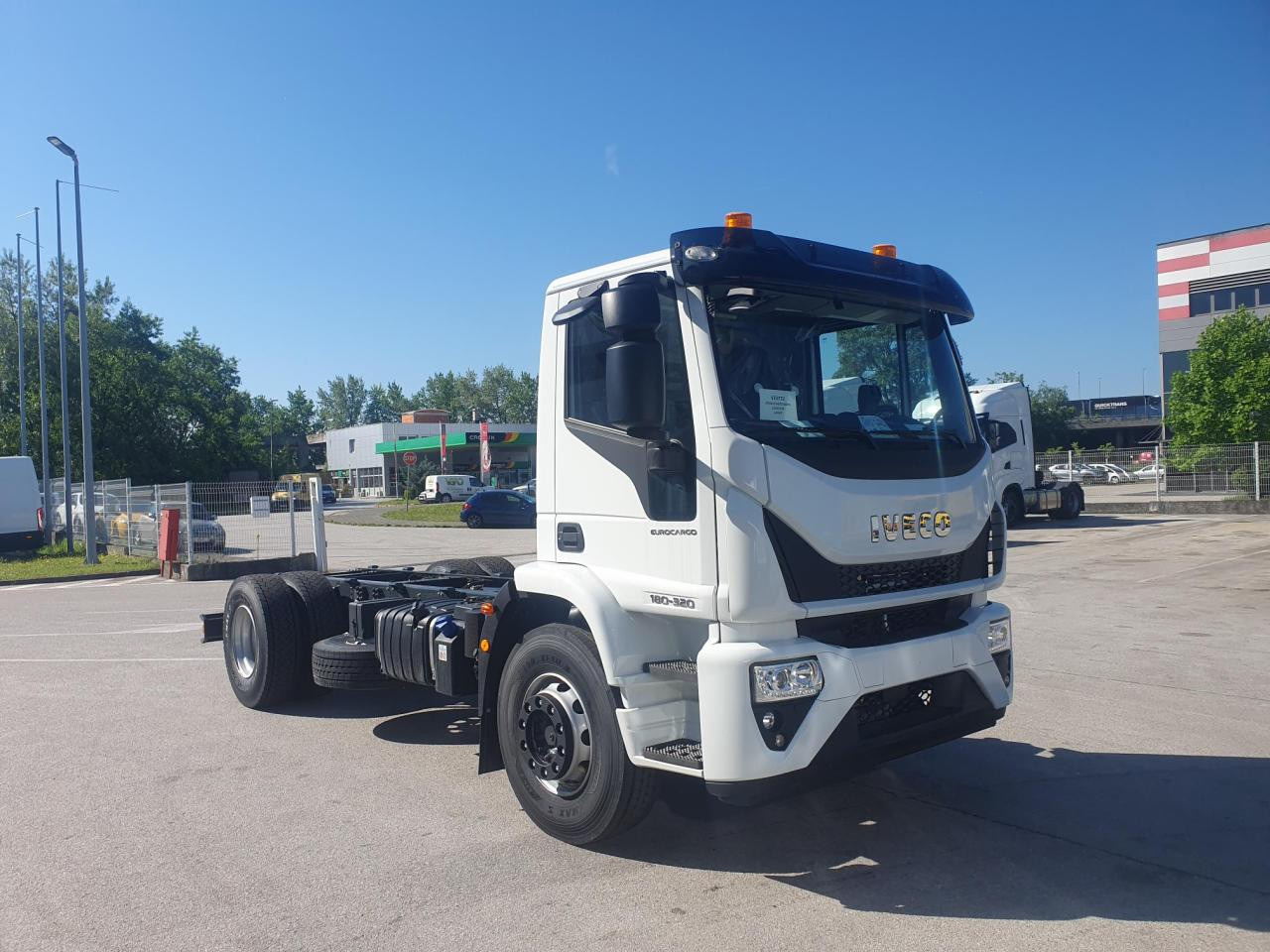 IVECO Eurocargo ML180E32/P - Camion şasiu: Foto 2 IVECO Eurocargo ML180E32/P - Camion şasiu: Foto 2