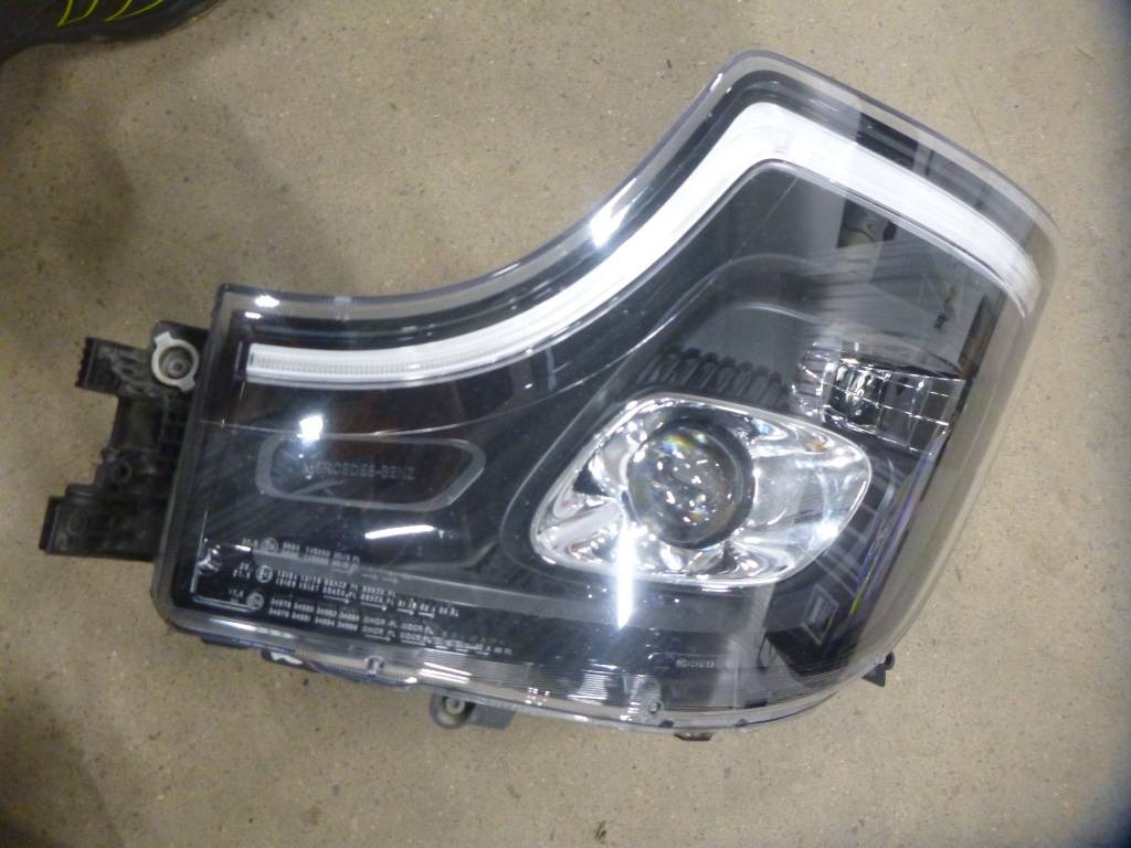 Mercedes-Benz Actros - Sistem electric pentru Camion: Foto 1 Mercedes-Benz Actros - Sistem electric pentru Camion: Foto 1