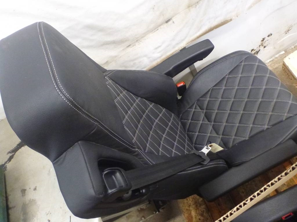 Mercedes-Benz Actros - Cabină pentru Camion: Foto 3 Mercedes-Benz Actros - Cabină pentru Camion: Foto 3