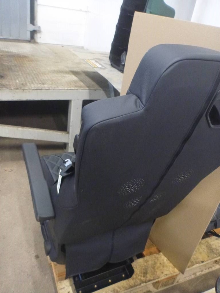 Mercedes-Benz Actros - Cabină pentru Camion: Foto 2 Mercedes-Benz Actros - Cabină pentru Camion: Foto 2