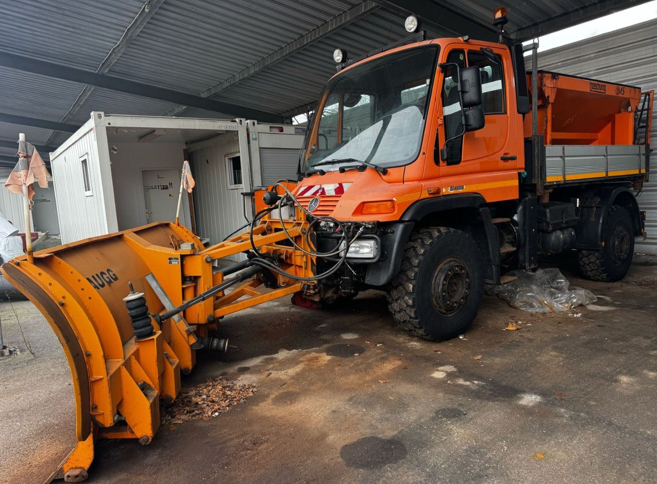 Unimog U400 4x4, Winterdienst, Schild+Streuer - Camion: Foto 1 Unimog U400 4x4, Winterdienst, Schild+Streuer - Camion: Foto 1
