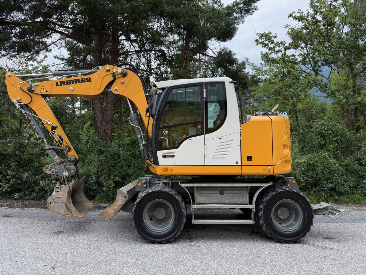 Liebherr A910 Compact Litronic,4 Schaufeln,Schnellwechsle - Excavator pe roţi: Foto 1 Liebherr A910 Compact Litronic,4 Schaufeln,Schnellwechsle - Excavator pe roţi: Foto 1