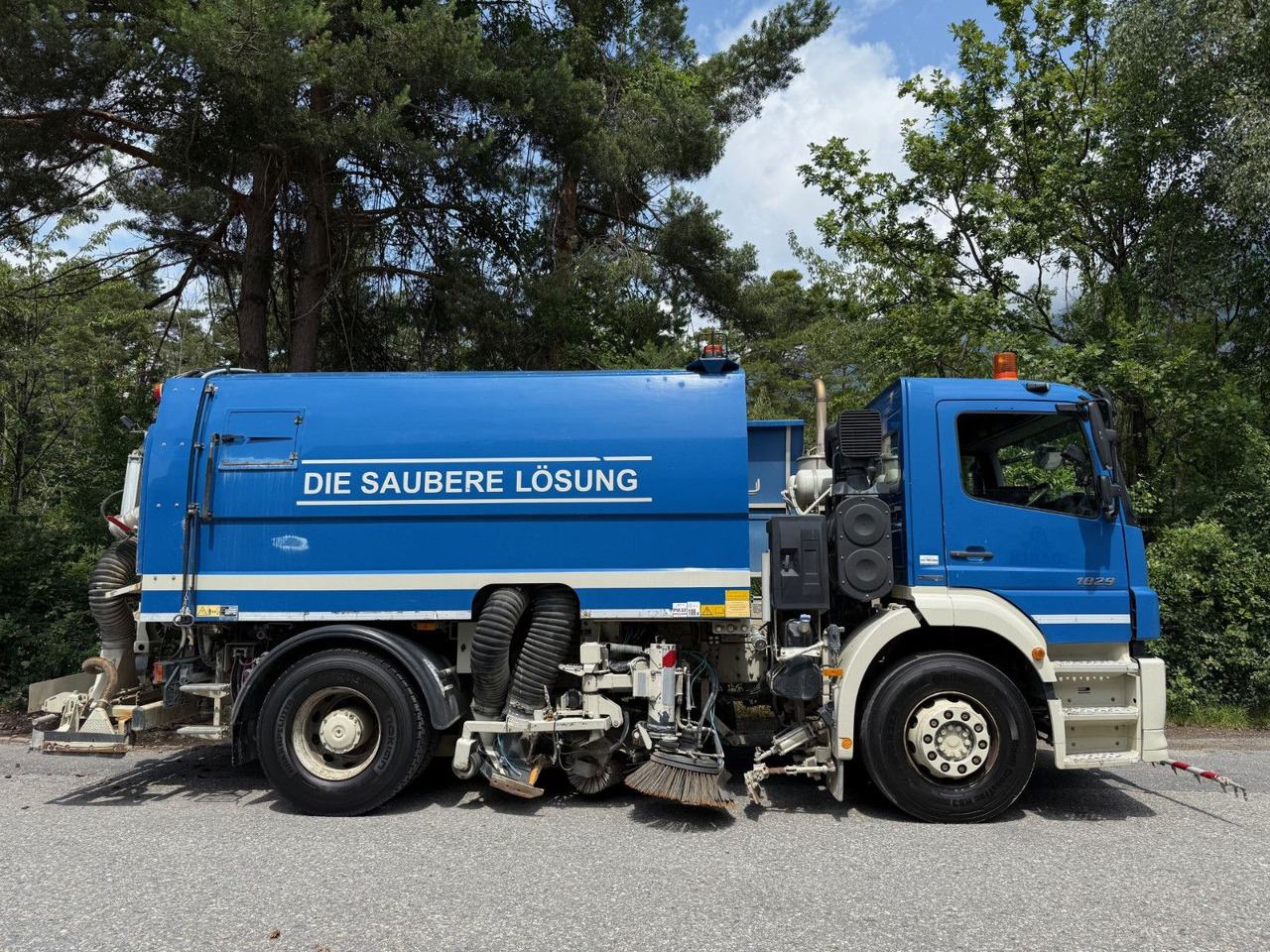 Mercedes-Benz Axor 1829 4x2, E5, EPS, RHD, Faun Kehrmaschine - Măturătoare stradală: Foto 5 Mercedes-Benz Axor 1829 4x2, E5, EPS, RHD, Faun Kehrmaschine - Măturătoare stradală: Foto 5