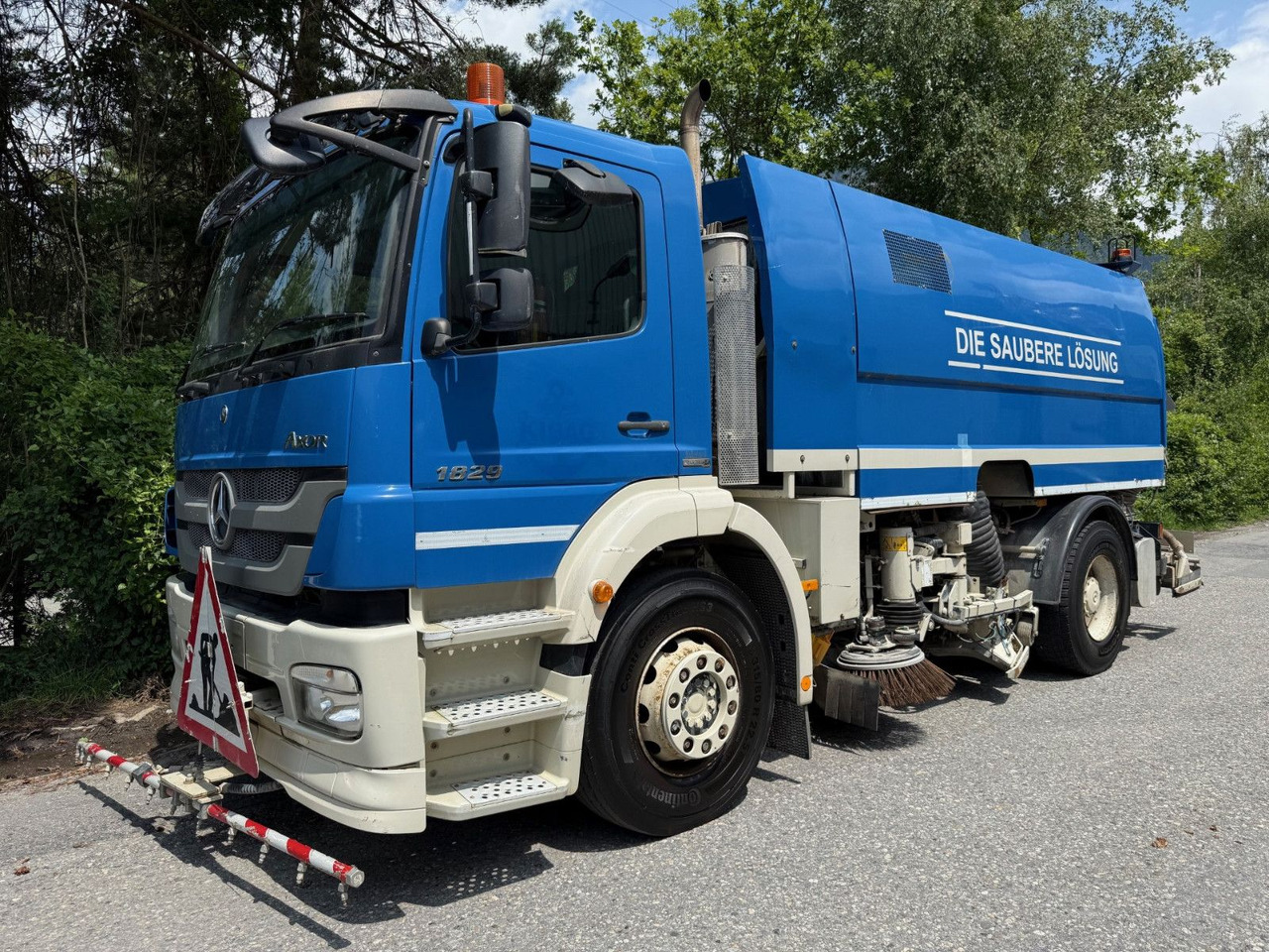 Mercedes-Benz Axor 1829 4x2, E5, EPS, RHD, Faun Kehrmaschine - Măturătoare stradală: Foto 2 Mercedes-Benz Axor 1829 4x2, E5, EPS, RHD, Faun Kehrmaschine - Măturătoare stradală: Foto 2