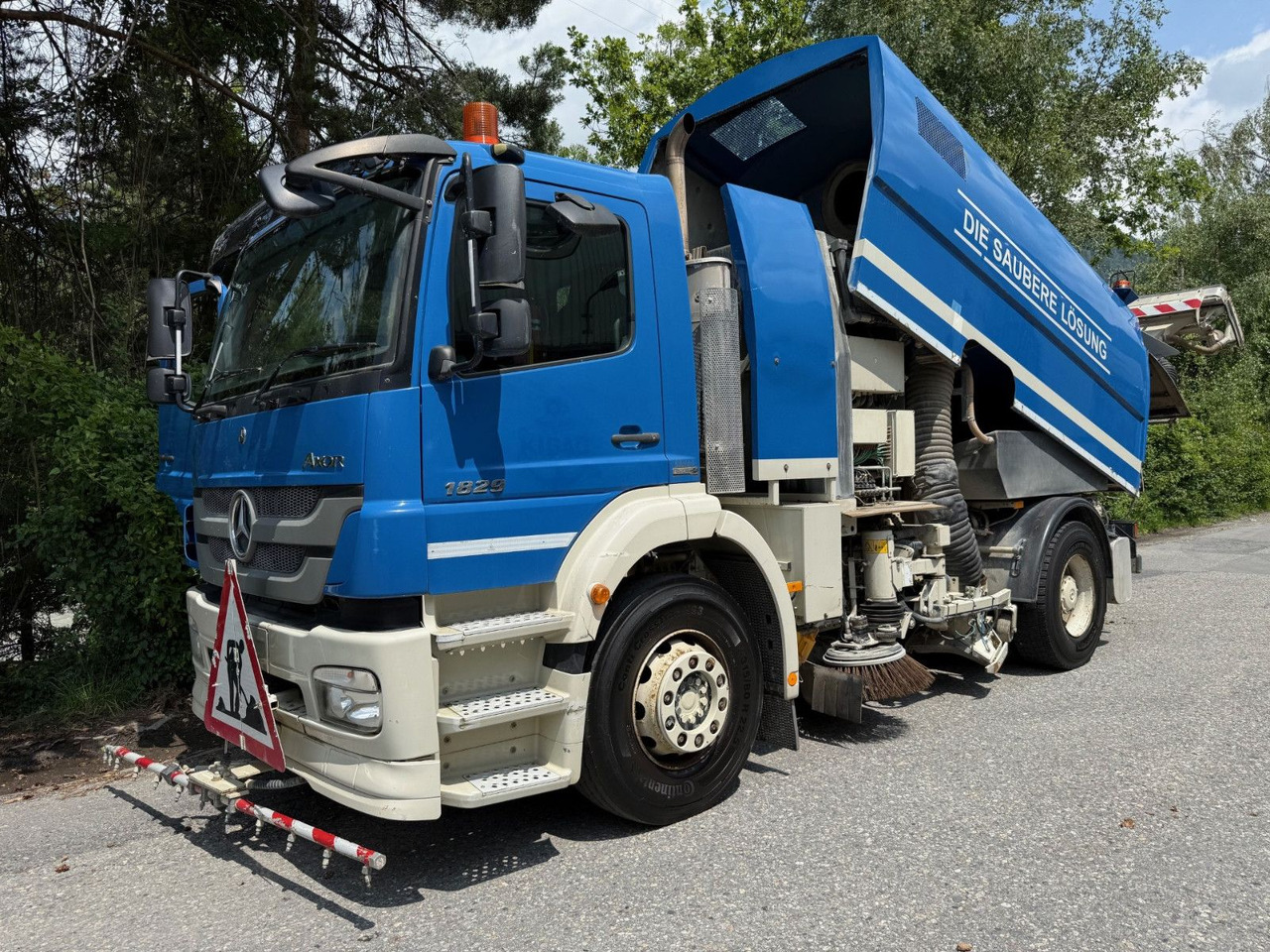 Mercedes-Benz Axor 1829 4x2, E5, EPS, RHD, Faun Kehrmaschine - Măturătoare stradală: Foto 1 Mercedes-Benz Axor 1829 4x2, E5, EPS, RHD, Faun Kehrmaschine - Măturătoare stradală: Foto 1