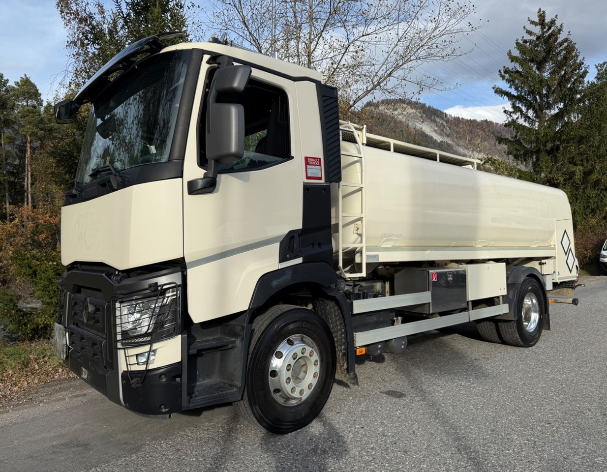 Renault C460 4x2, Euro 6,ADR,Diesel Benzin,Rohr Anhaeger Renault C460 4x2, Euro 6c, ADR, Diesel Benzin - Camion cisternă: Foto 1 Renault C460 4x2, Euro 6,ADR,Diesel Benzin,Rohr Anhaeger Renault C460 4x2, Euro 6c, ADR, Diesel Benzin - Camion cisternă: Foto 1