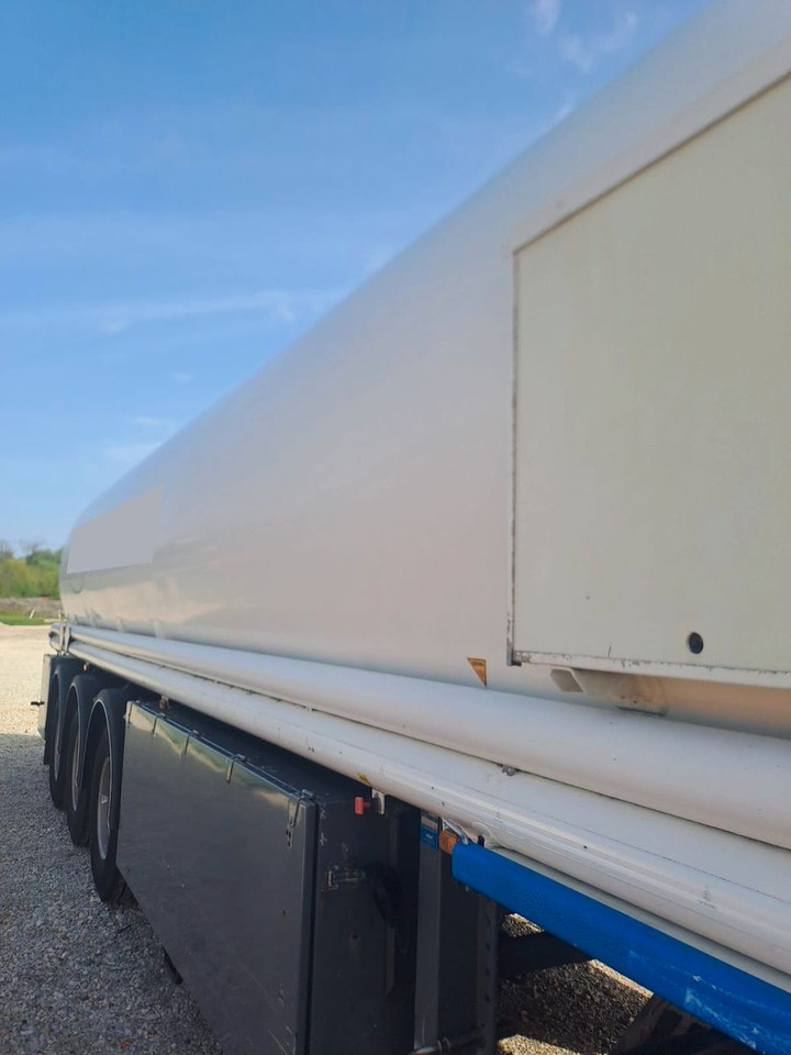 Schrader ADR, Treibstoff Diesel/Benzin, 4 Kammern, Sening Schrader ADR, Treibstoff Diesel/Benzin, 4 Kammern, Sening - Semiremorcă cisternă: Foto 5 Schrader ADR, Treibstoff Diesel/Benzin, 4 Kammern, Sening Schrader ADR, Treibstoff Diesel/Benzin, 4 Kammern, Sening - Semiremorcă cisternă: Foto 5