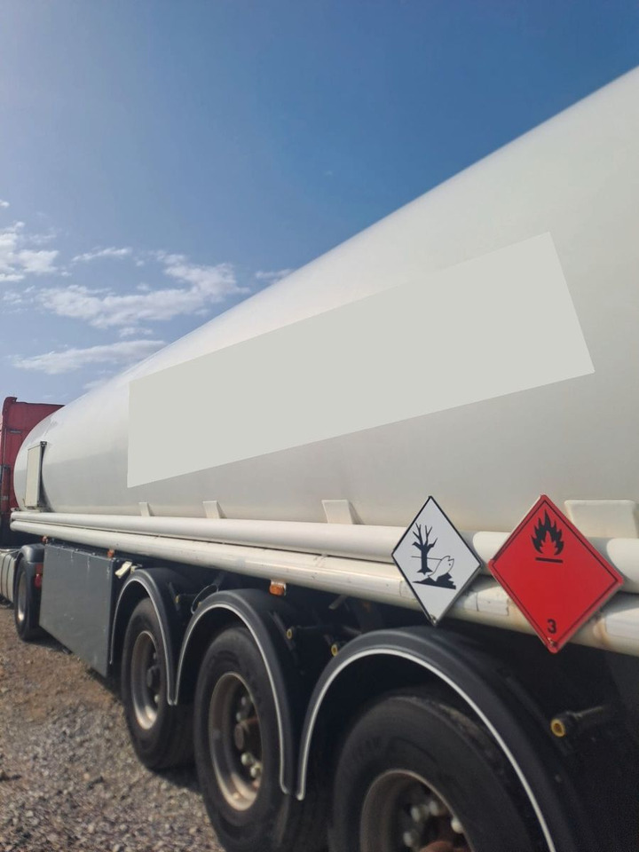 Schrader ADR, Treibstoff Diesel/Benzin, 4 Kammern, Sening Schrader ADR, Treibstoff Diesel/Benzin, 4 Kammern, Sening - Semiremorcă cisternă: Foto 3 Schrader ADR, Treibstoff Diesel/Benzin, 4 Kammern, Sening Schrader ADR, Treibstoff Diesel/Benzin, 4 Kammern, Sening - Semiremorcă cisternă: Foto 3