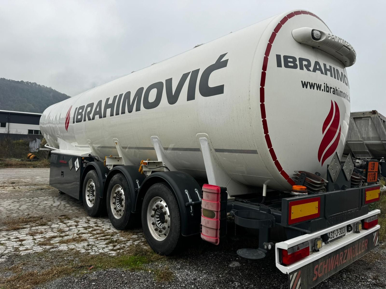 Schwarzmüller 5 Kammern, ADR, Treibstoff Fuel - Semiremorcă cisternă: Foto 3 Schwarzmüller 5 Kammern, ADR, Treibstoff Fuel - Semiremorcă cisternă: Foto 3