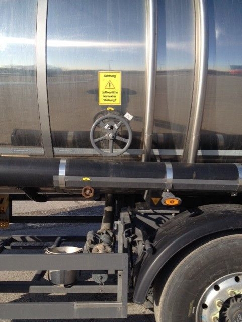 Semiremorcă cisternă Schwarzmüller C203 / C12, 2 Kammern, Bitumen, 33'000L Schwarzmüller C203 / C12, 2 Kammern, Bitumen, 33'000L: Foto 7 Semiremorcă cisternă Schwarzmüller C203 / C12, 2 Kammern, Bitumen, 33'000L Schwarzmüller C203 / C12, 2 Kammern, Bitumen, 33'000L: Foto 7