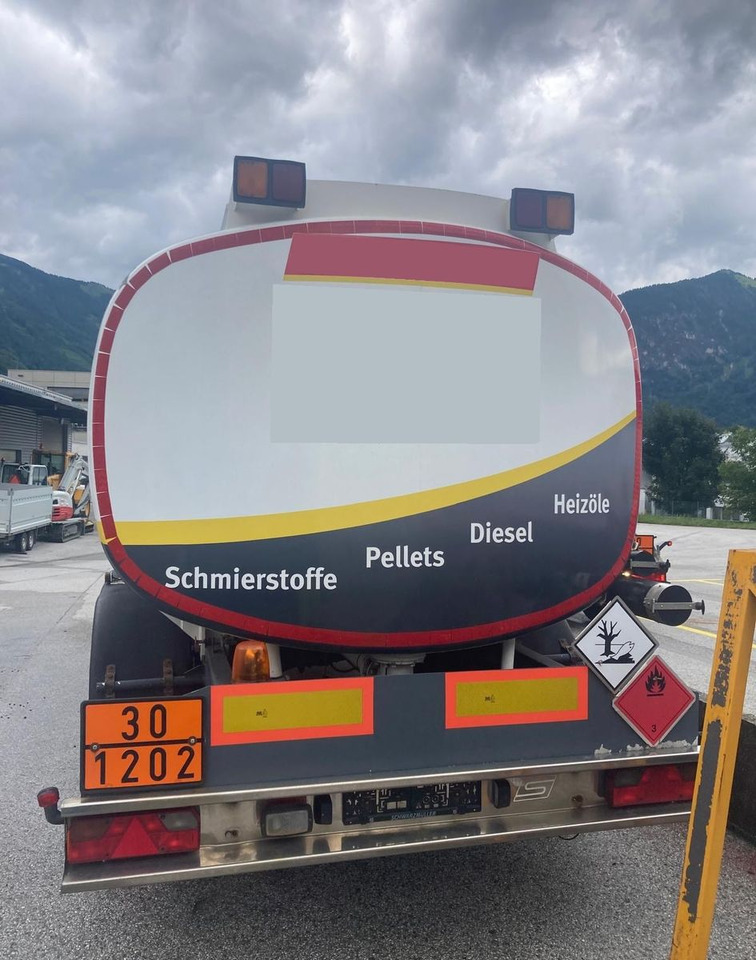 Schwarzmüller Schwingenschlögel, ADR, 3 Kammern, Fuel+Diesel - Remorcă cisternă: Foto 3 Schwarzmüller Schwingenschlögel, ADR, 3 Kammern, Fuel+Diesel - Remorcă cisternă: Foto 3