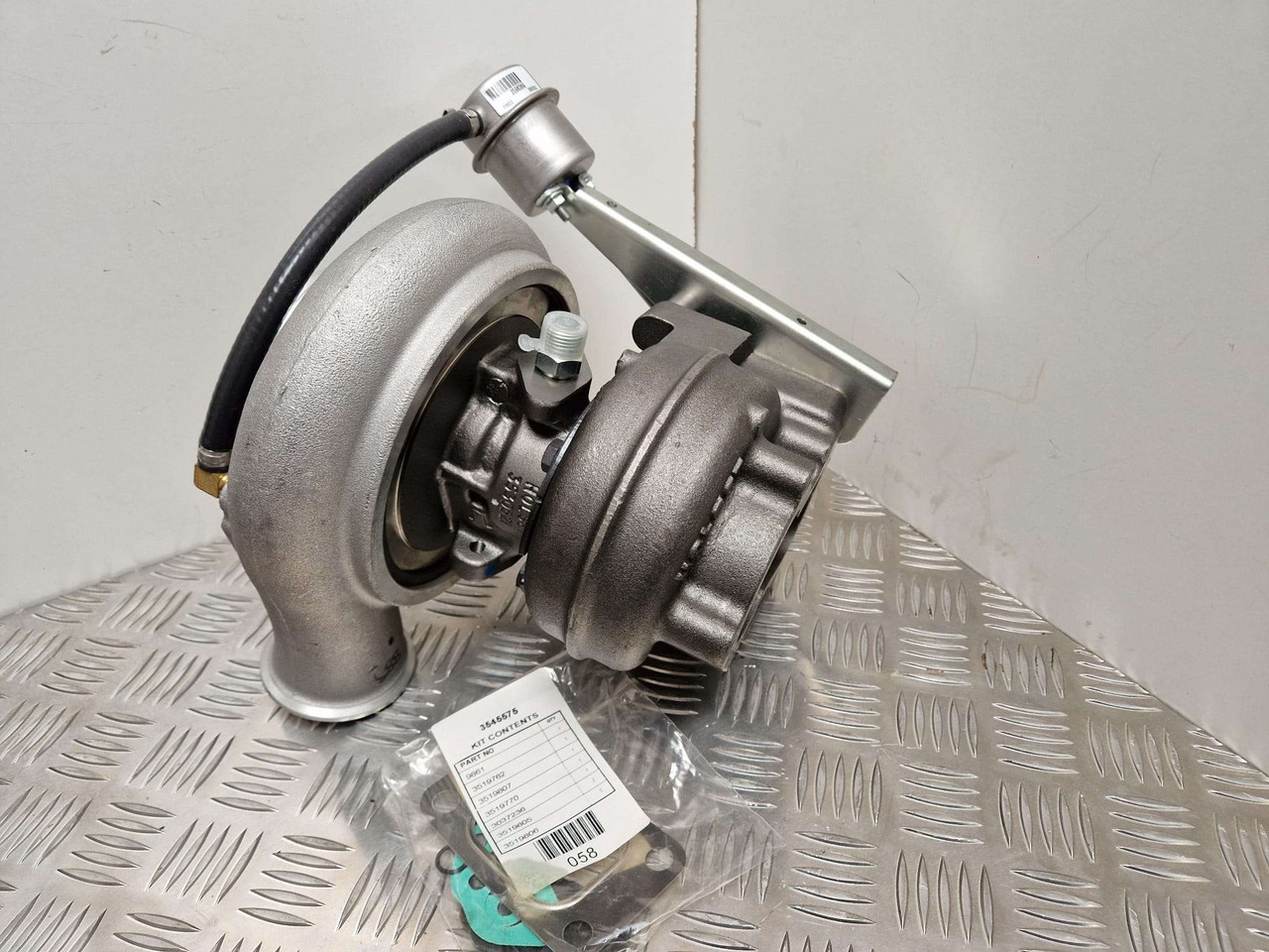 Iveco Generator Turbocharger Holset 4043994 - Motor şi piese pentru Utilaje constructii: Foto 3 Iveco Generator Turbocharger Holset 4043994 - Motor şi piese pentru Utilaje constructii: Foto 3