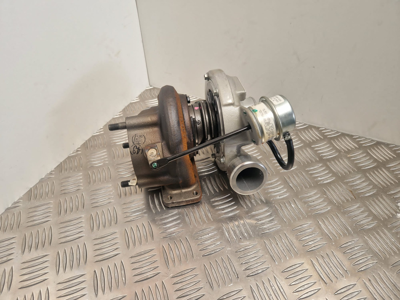JCB turbocharger 320/06049 Garrett Turbo 762932-02 - Motor şi piese pentru Utilaje constructii: Foto 3 JCB turbocharger 320/06049 Garrett Turbo 762932-02 - Motor şi piese pentru Utilaje constructii: Foto 3