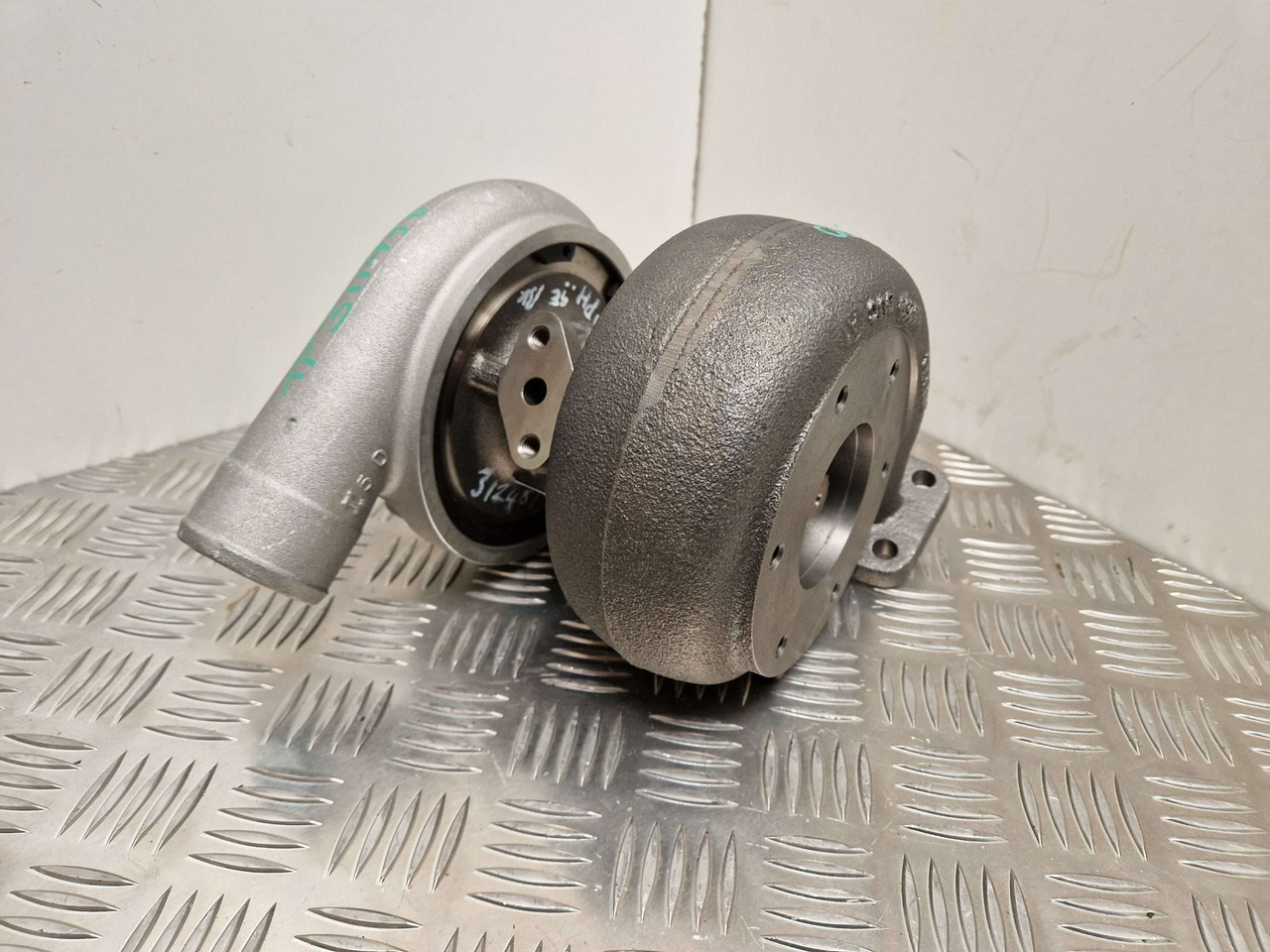 Sisu 620 Turbo 02/950476 DSRAG BorgWarner manufactured - Motor şi piese pentru Utilaje constructii: Foto 1 Sisu 620 Turbo 02/950476 DSRAG BorgWarner manufactured - Motor şi piese pentru Utilaje constructii: Foto 1