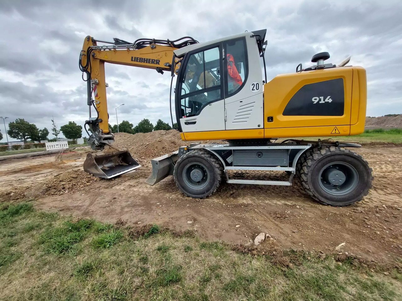 2023 Liebherr A 914 Litronic G6.0-D - Excavator pe roţi: Foto 1 2023 Liebherr A 914 Litronic G6.0-D - Excavator pe roţi: Foto 1