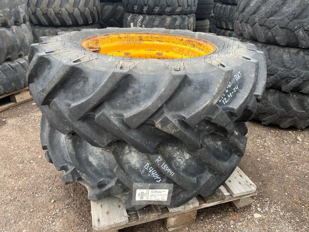 BKT 12,4-24 12 lagers till Volvo 641 640 642 - Anvelopă pentru Utilaje constructii: Foto 1 BKT 12,4-24 12 lagers till Volvo 641 640 642 - Anvelopă pentru Utilaje constructii: Foto 1
