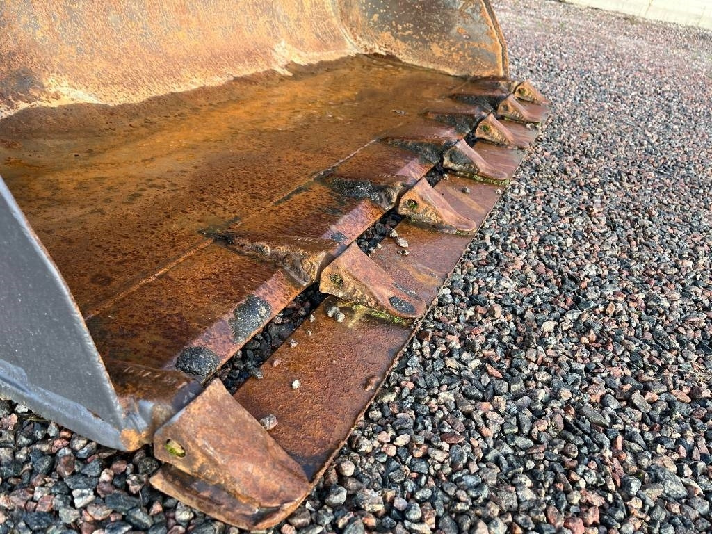 Grusskopa / Jordskopa Bucket Volvo L25 L20 - Cupă pentru Utilaje constructii: Foto 4 Grusskopa / Jordskopa Bucket Volvo L25 L20 - Cupă pentru Utilaje constructii: Foto 4