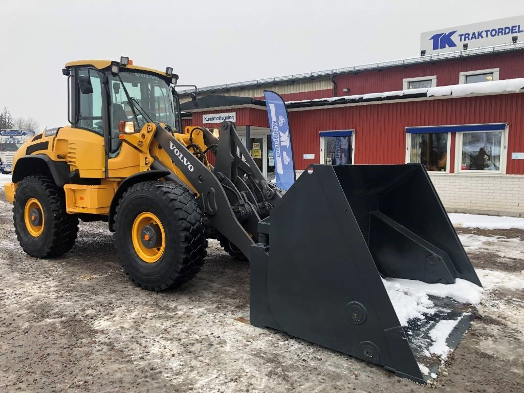 Högtippande skopa Högtippskopa 3 kubik - Cupă pentru Utilaje constructii: Foto 3 Högtippande skopa Högtippskopa 3 kubik - Cupă pentru Utilaje constructii: Foto 3