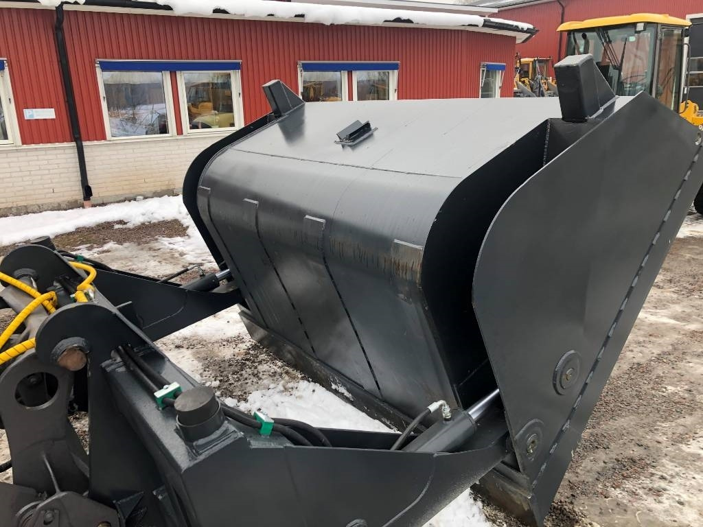 Högtippande skopa Högtippskopa 3 kubik - Cupă pentru Utilaje constructii: Foto 2 Högtippande skopa Högtippskopa 3 kubik - Cupă pentru Utilaje constructii: Foto 2