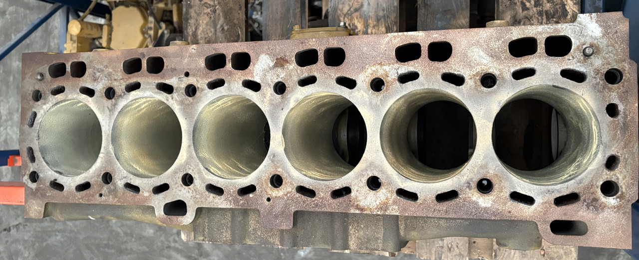 CAT C6.6 666-3106953  310-6953 Blok Silnika CZĘŚCI - Blocul cilindrilor pentru Utilaje agricole: Foto 2 CAT C6.6 666-3106953  310-6953 Blok Silnika CZĘŚCI - Blocul cilindrilor pentru Utilaje agricole: Foto 2