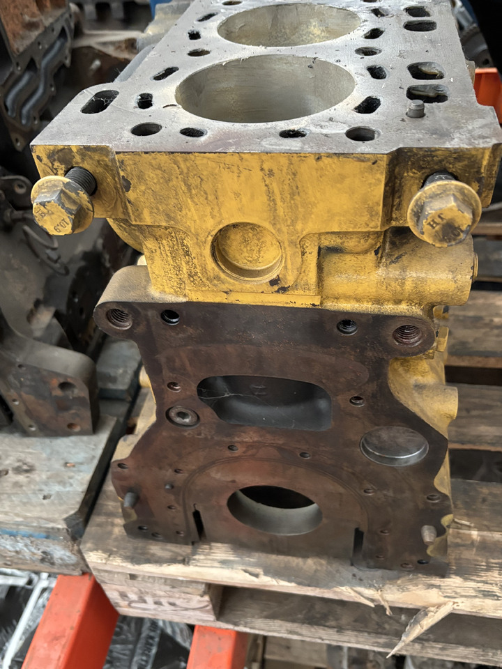 CAT C6.6 666-3106953 Blok Silnika CZĘŚCI - Blocul cilindrilor pentru Utilaje agricole: Foto 5 CAT C6.6 666-3106953 Blok Silnika CZĘŚCI - Blocul cilindrilor pentru Utilaje agricole: Foto 5