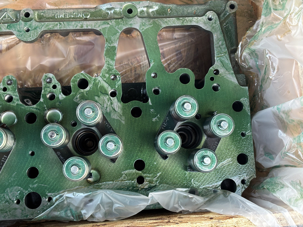 CAT Caterpillar C12 - głowica silnika kompletna NOWA 148-2134 3176C 3196 - Motor şi piese pentru Utilaje constructii: Foto 4 CAT Caterpillar C12 - głowica silnika kompletna NOWA 148-2134 3176C 3196 - Motor şi piese pentru Utilaje constructii: Foto 4