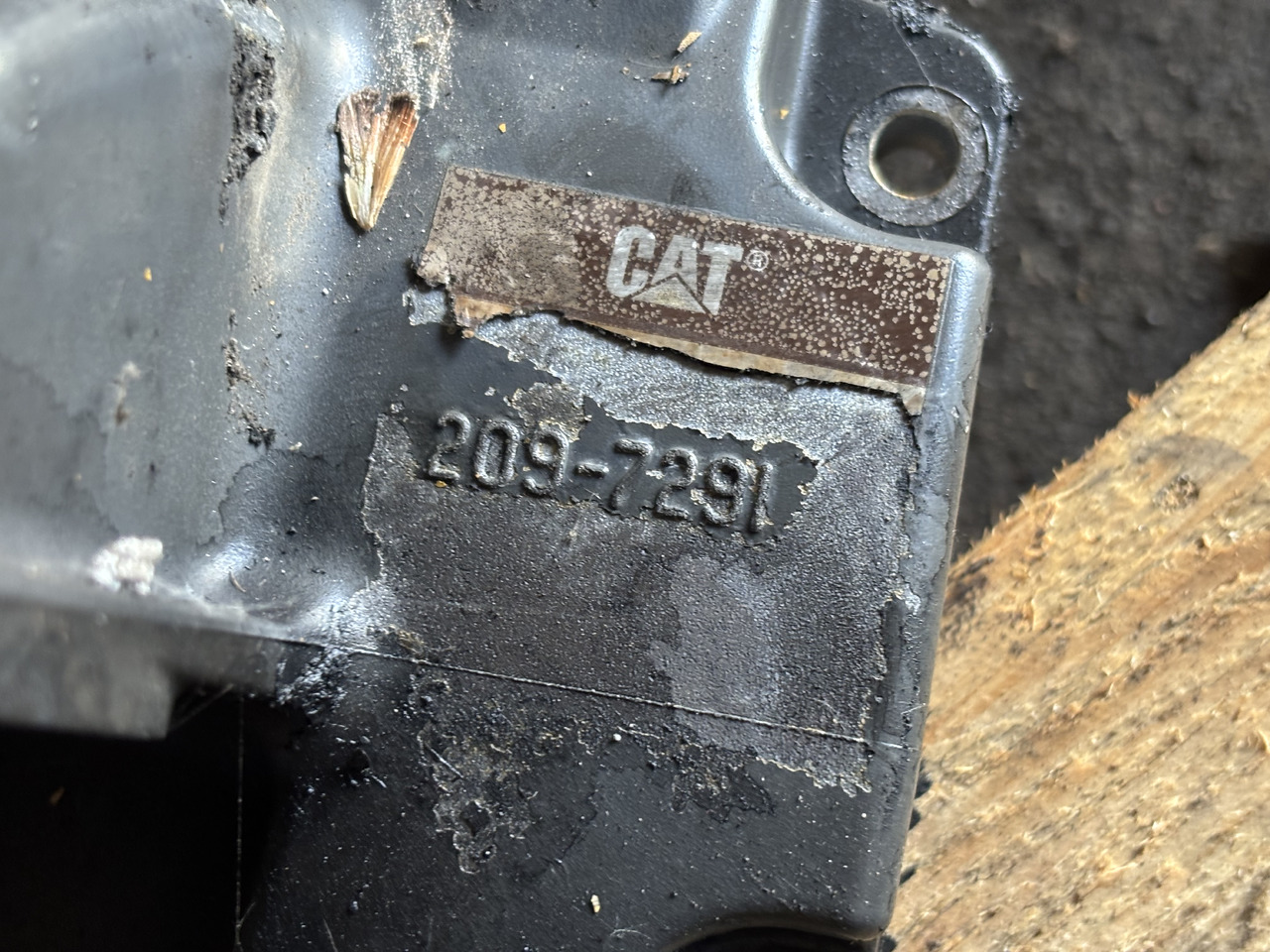 CAT Caterpillar C9 209-7291 Zespół podstawy filtra oleju 2097291 - Filtru de ulei pentru Utilaje agricole: Foto 2 CAT Caterpillar C9 209-7291 Zespół podstawy filtra oleju 2097291 - Filtru de ulei pentru Utilaje agricole: Foto 2