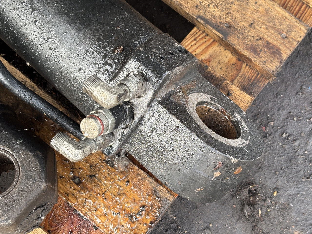 CAT Caterpillar TH336 TH 336 Siłownik Wychyłu Łyżki - Cilindru hidraulic pentru Stivuitor telescopic: Foto 2 CAT Caterpillar TH336 TH 336 Siłownik Wychyłu Łyżki - Cilindru hidraulic pentru Stivuitor telescopic: Foto 2