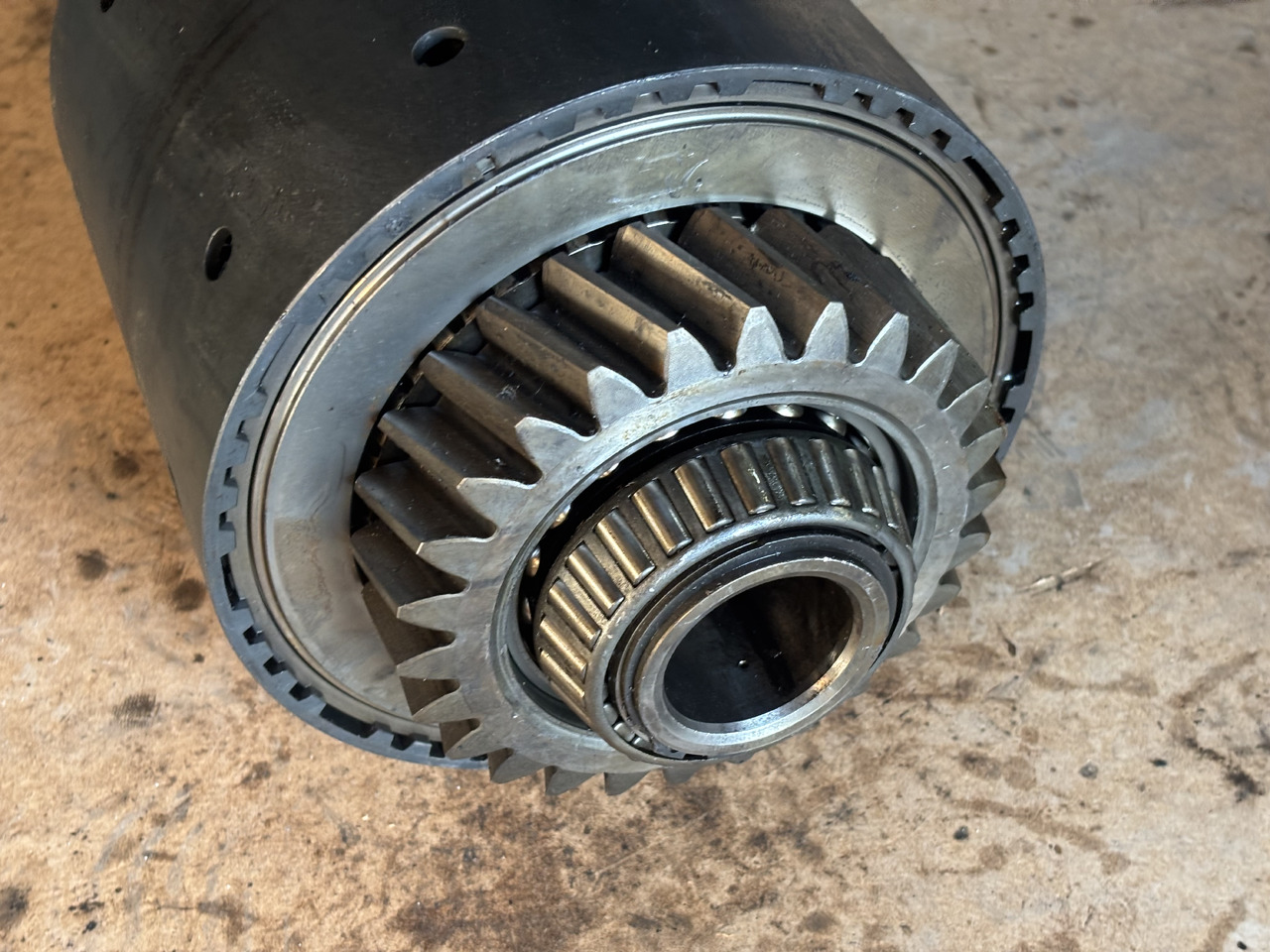 Claas AXION 830 CMATIC Dzwon Sprzęgła Koło Zębate 0011658820 0011658740 0011658920 - Ambreiaj și piese pentru Utilaje agricole: Foto 2 Claas AXION 830 CMATIC Dzwon Sprzęgła Koło Zębate 0011658820 0011658740 0011658920 - Ambreiaj și piese pentru Utilaje agricole: Foto 2