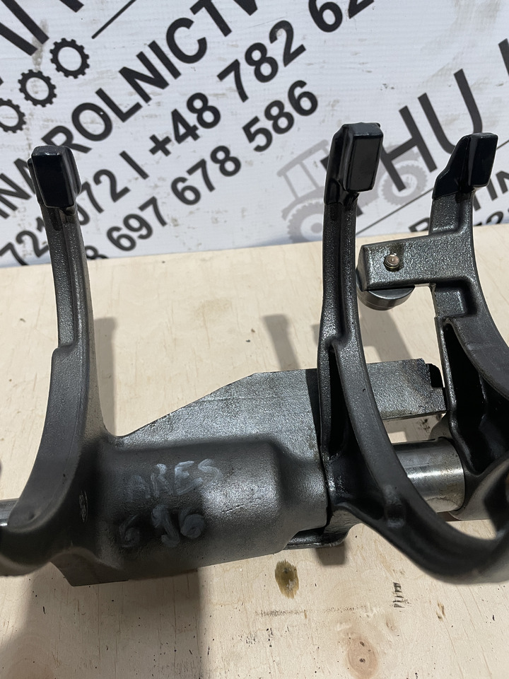 Claas Ares 696 - widełki sprzęgło 6005018926 6005018925 - Ambreiaj și piese pentru Utilaje agricole: Foto 5 Claas Ares 696 - widełki sprzęgło 6005018926 6005018925 - Ambreiaj și piese pentru Utilaje agricole: Foto 5