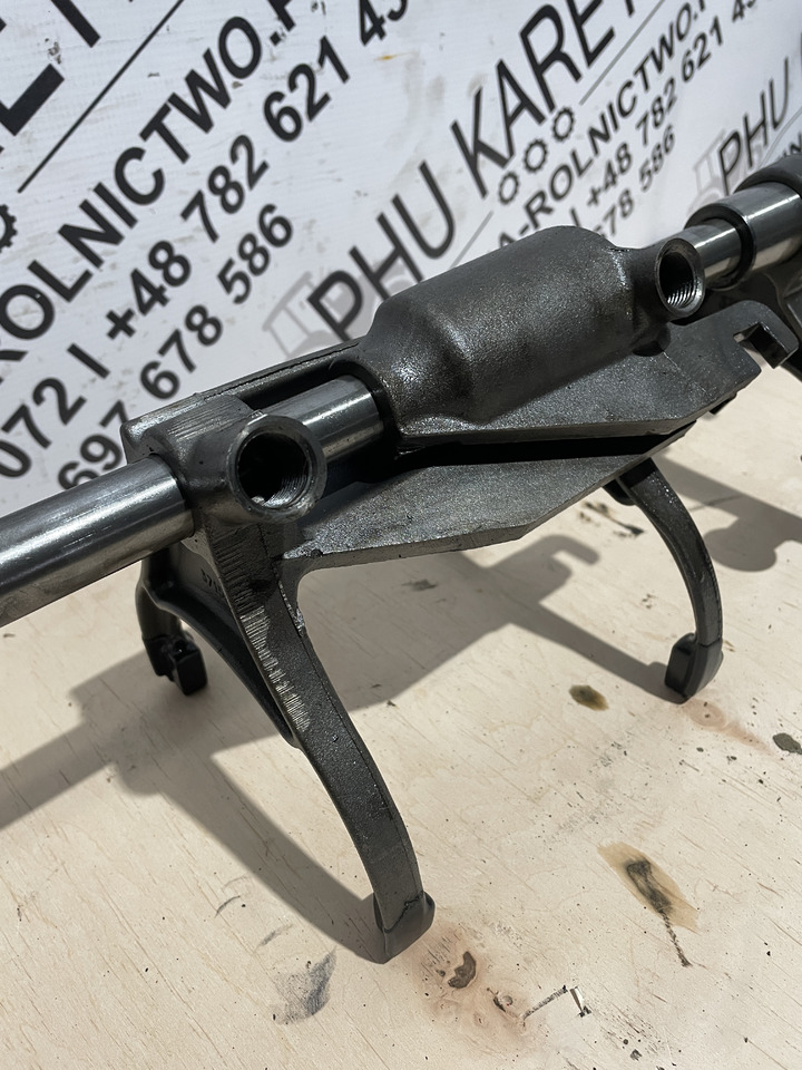 Claas Ares 696 - widełki sprzęgło 6005018926 6005018925 - Ambreiaj și piese pentru Utilaje agricole: Foto 4 Claas Ares 696 - widełki sprzęgło 6005018926 6005018925 - Ambreiaj și piese pentru Utilaje agricole: Foto 4