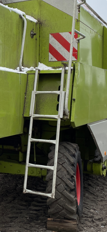 Claas Dominator - wejście tylne - poręcz prawa 0006489040 - Scară pentru Utilaje agricole: Foto 1 Claas Dominator - wejście tylne - poręcz prawa 0006489040 - Scară pentru Utilaje agricole: Foto 1