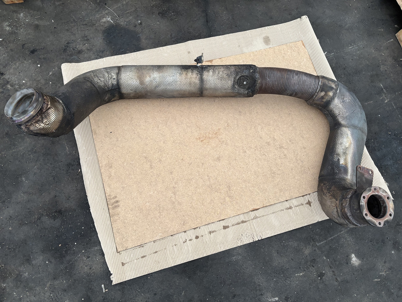 Claas Lexion 780 Rura Wydechowa Wydech EXHAUST PIPE ISO 0007804091 00 07819781 - Țeavă esapament pentru Combină de recoltat cereale: Foto 1 Claas Lexion 780 Rura Wydechowa Wydech EXHAUST PIPE ISO 0007804091 00 07819781 - Țeavă esapament pentru Combină de recoltat cereale: Foto 1
