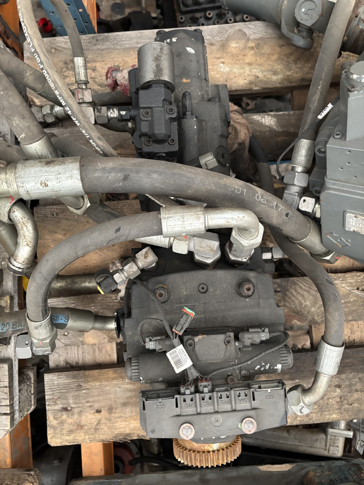 Claas Scorpion 736 Pompa Hydrauliczna - Pompa hidraulica pentru Utilaje agricole: Foto 3 Claas Scorpion 736 Pompa Hydrauliczna - Pompa hidraulica pentru Utilaje agricole: Foto 3