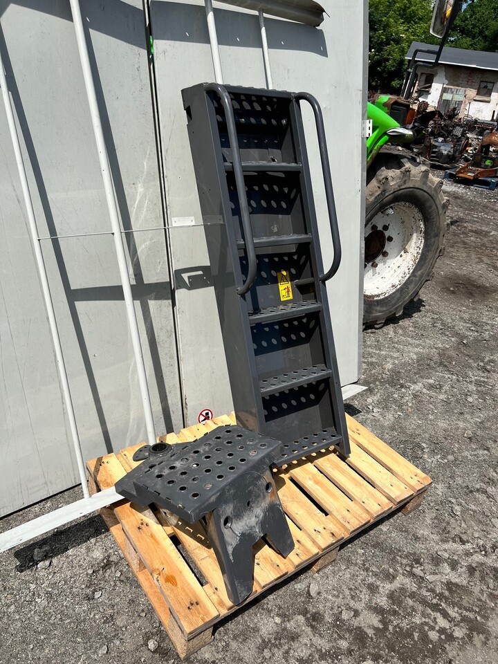 Claas Trion Drabinka 0027073144 - Scară pentru Utilaje agricole: Foto 5 Claas Trion Drabinka 0027073144 - Scară pentru Utilaje agricole: Foto 5