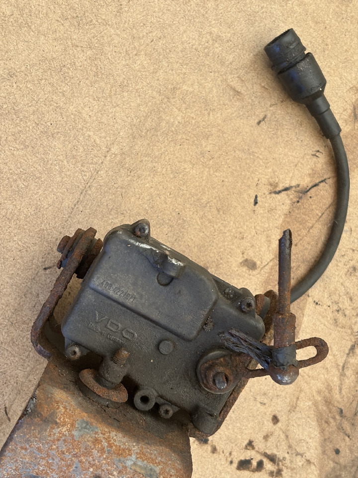 Cummins 8.3 6CT 6CTA 6CTAA Elektroniczny pedał gazu VDO 408.422/6/1 - Pedala: Foto 5 Cummins 8.3 6CT 6CTA 6CTAA Elektroniczny pedał gazu VDO 408.422/6/1 - Pedala: Foto 5