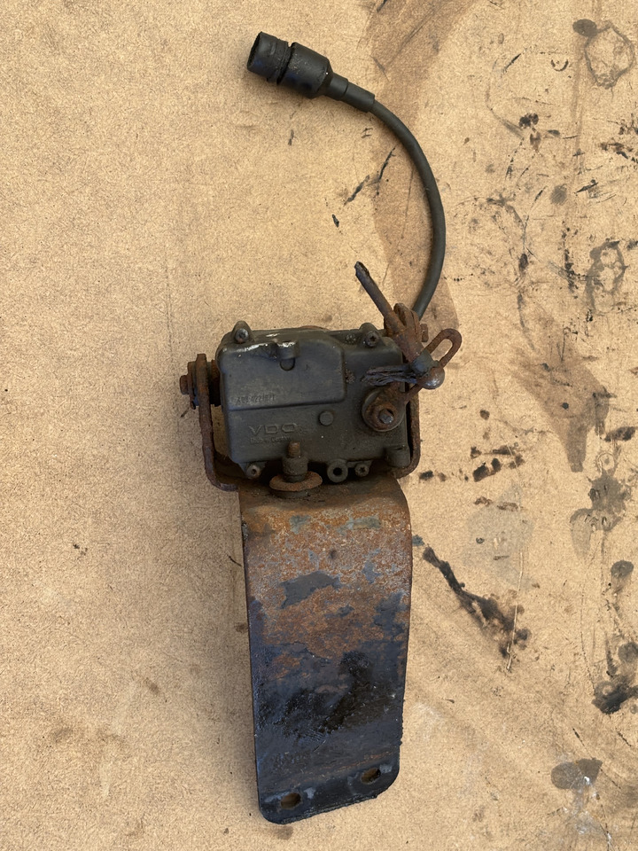 Cummins 8.3 6CT 6CTA 6CTAA Elektroniczny pedał gazu VDO 408.422/6/1 - Pedala: Foto 2 Cummins 8.3 6CT 6CTA 6CTAA Elektroniczny pedał gazu VDO 408.422/6/1 - Pedala: Foto 2