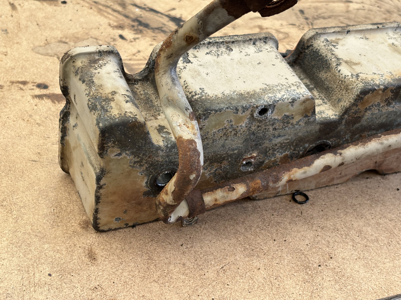 Cummins 8.3 6CT 6CTA 6CTAA Pokrywa Zaworów 3930903 - Motor şi piese: Foto 2 Cummins 8.3 6CT 6CTA 6CTAA Pokrywa Zaworów 3930903 - Motor şi piese: Foto 2