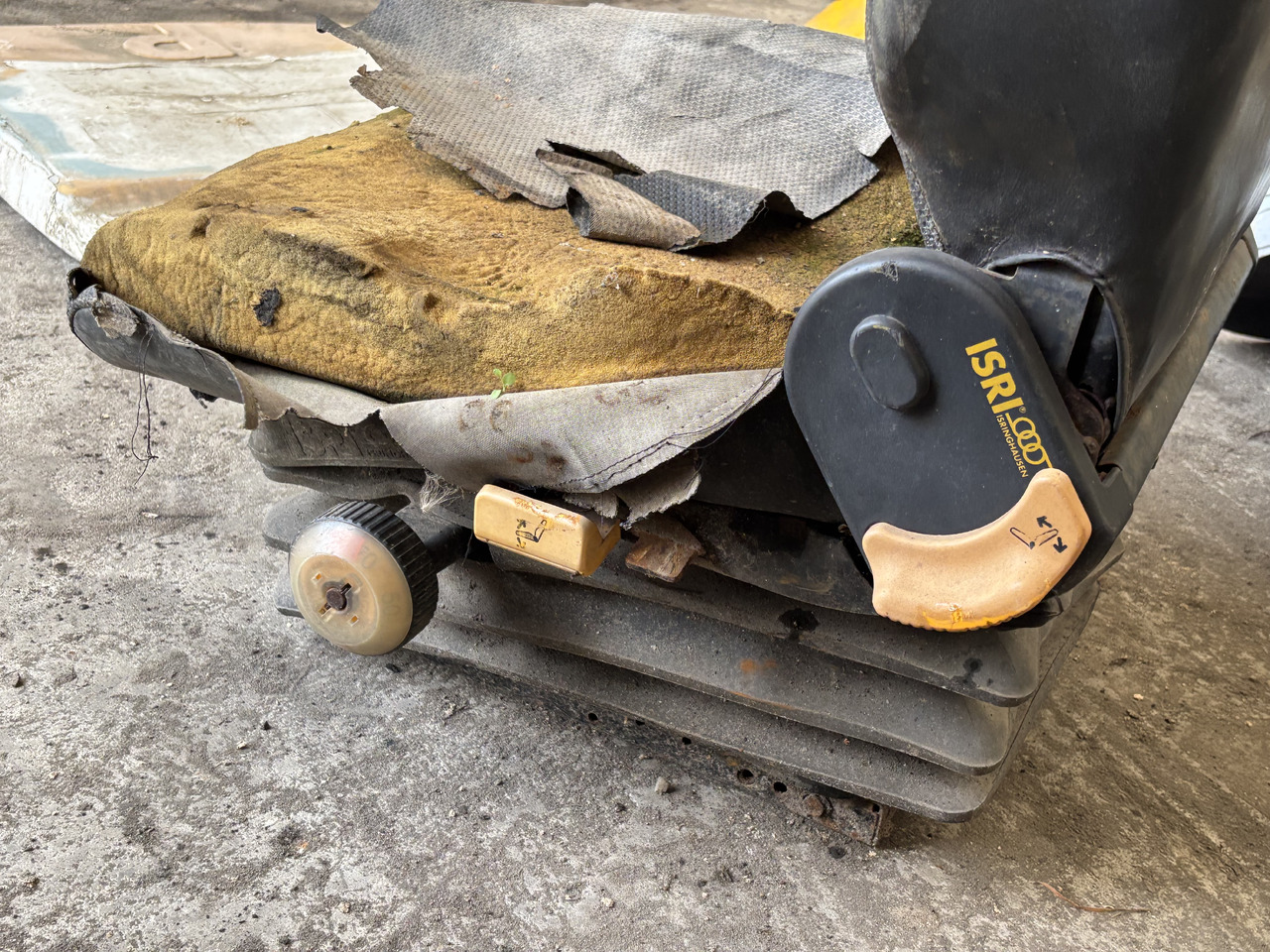 Dieci 185 - Ładowarka Teleskopowa - Fotel Kierowcy Siedzenie - Scaun pentru Stivuitor telescopic: Foto 4 Dieci 185 - Ładowarka Teleskopowa - Fotel Kierowcy Siedzenie - Scaun pentru Stivuitor telescopic: Foto 4