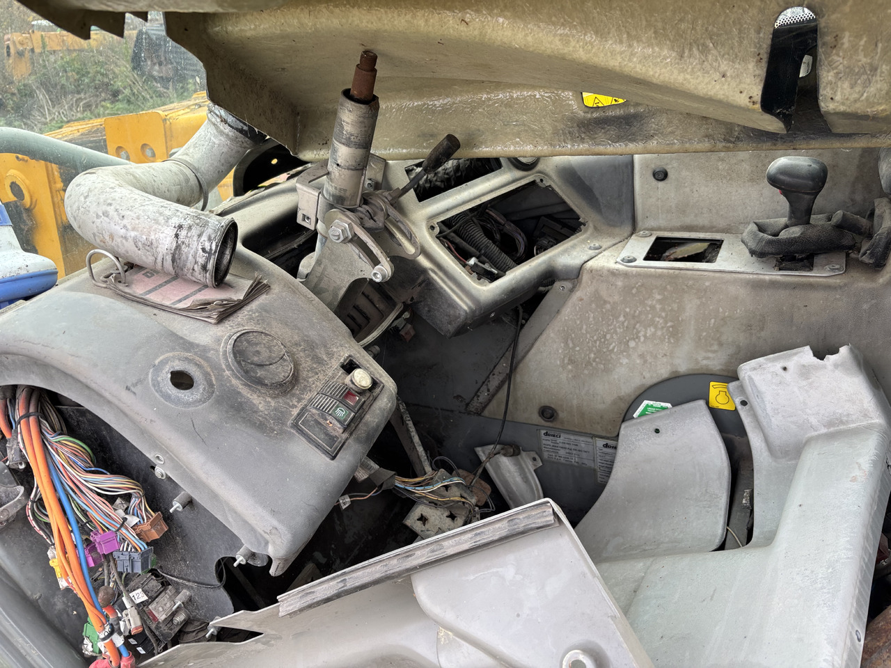 Dieci 185 - Ładowarka Teleskopowa - Kokpit Elementy Wnętrza Plastikowe Przyciski Wiązka - Cabină și interior pentru Stivuitor telescopic: Foto 2 Dieci 185 - Ładowarka Teleskopowa - Kokpit Elementy Wnętrza Plastikowe Przyciski Wiązka - Cabină și interior pentru Stivuitor telescopic: Foto 2