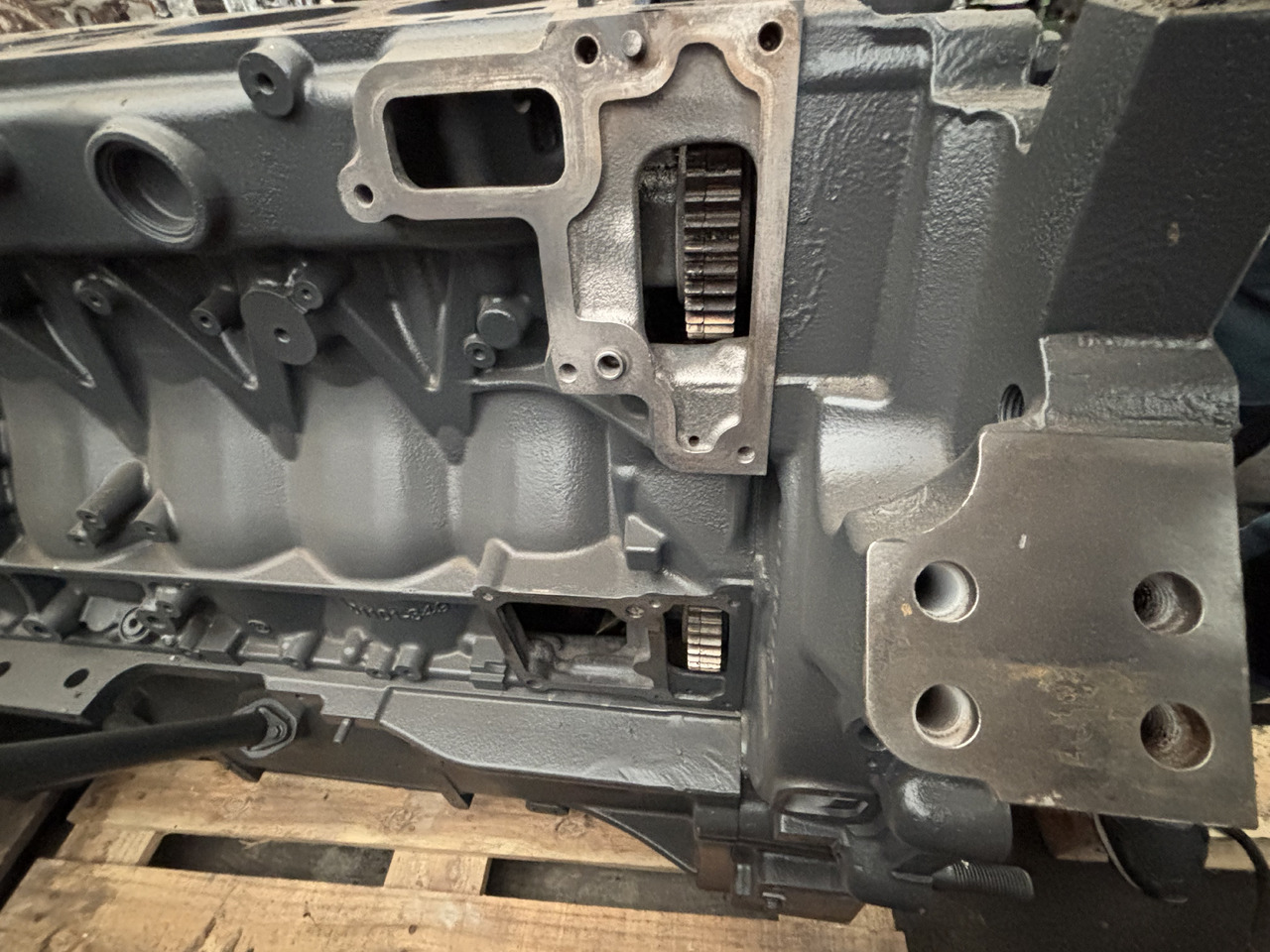 Fendt 936 Gen 7 Silnik D1556LE523 Miska Olejowa H218PF150163A CZĘŚCI - Baie de ulei pentru Tractor agricol: Foto 4 Fendt 936 Gen 7 Silnik D1556LE523 Miska Olejowa H218PF150163A CZĘŚCI - Baie de ulei pentru Tractor agricol: Foto 4