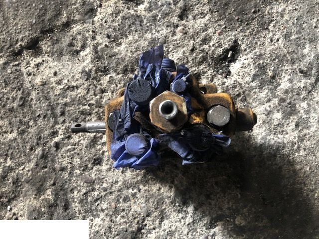 JCB 3cx 4cx - Rozdzielacz Wysuwu Ramienia - Supapa hidraulica pentru Buldoexcavator: Foto 4 JCB 3cx 4cx - Rozdzielacz Wysuwu Ramienia - Supapa hidraulica pentru Buldoexcavator: Foto 4