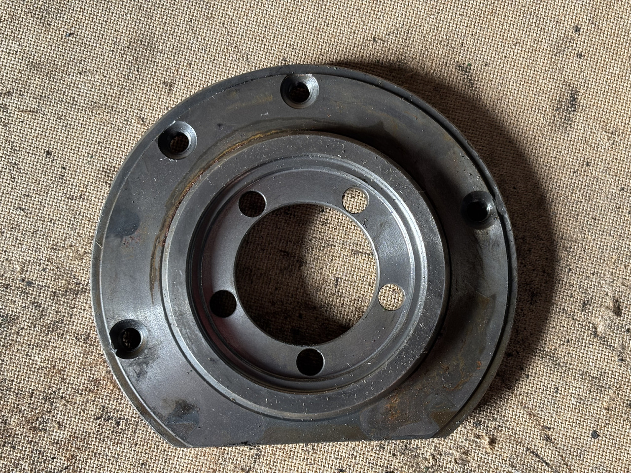 John Deere 6010 6110 6210 Obudowa Łożyska L113330 - Engine bearing pentru Utilaje agricole: Foto 2 John Deere 6010 6110 6210 Obudowa Łożyska L113330 - Engine bearing pentru Utilaje agricole: Foto 2