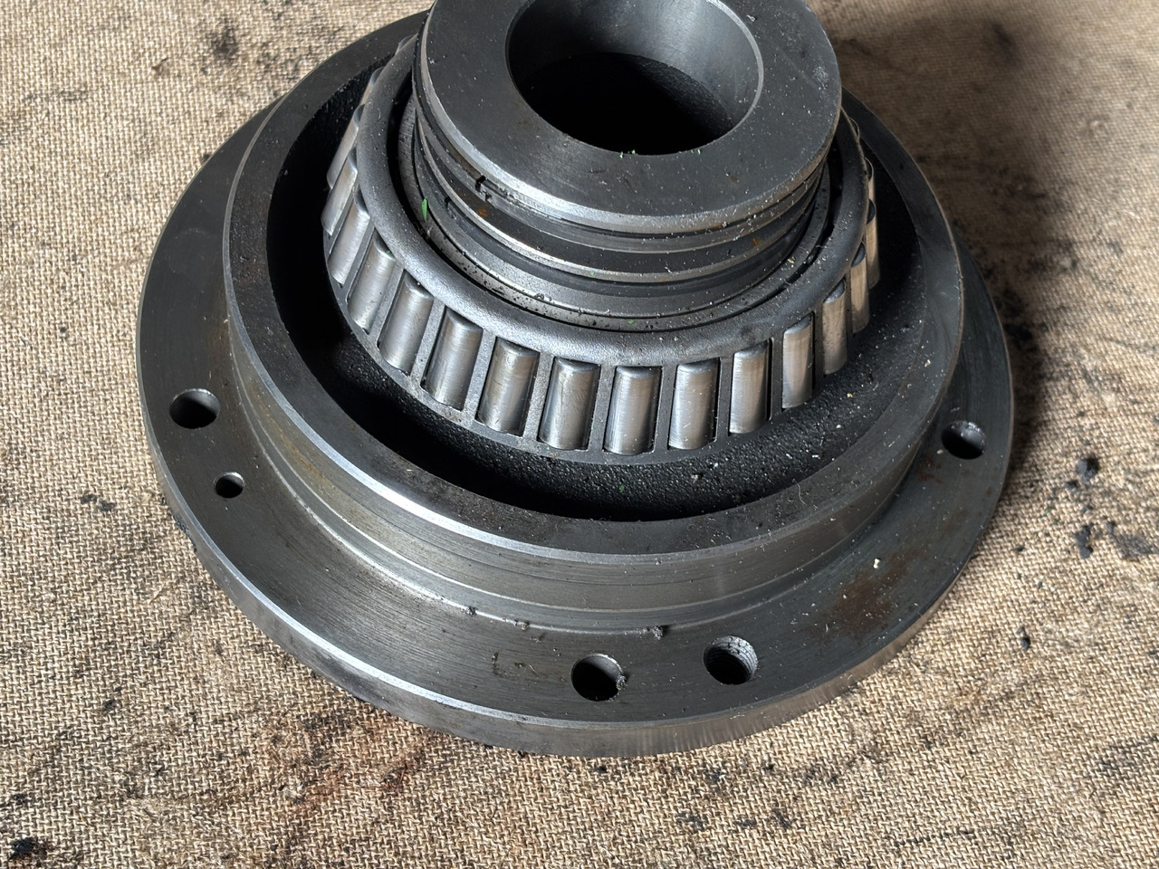 John Deere 6010 6110 6210 Pokrywa Łożyska Pierścień Łożysko L102019 AL112560 AL156506 - Engine bearing pentru Utilaje agricole: Foto 1 John Deere 6010 6110 6210 Pokrywa Łożyska Pierścień Łożysko L102019 AL112560 AL156506 - Engine bearing pentru Utilaje agricole: Foto 1