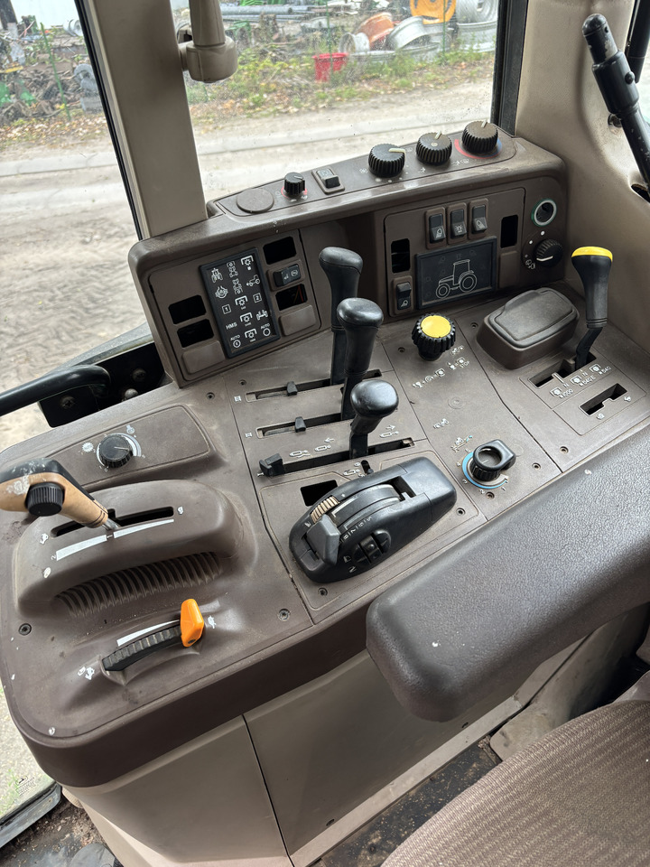 John Deere 6820 6920 - kabina plastiki licznik przełączniki - Cabină și interior: Foto 1 John Deere 6820 6920 - kabina plastiki licznik przełączniki - Cabină și interior: Foto 1