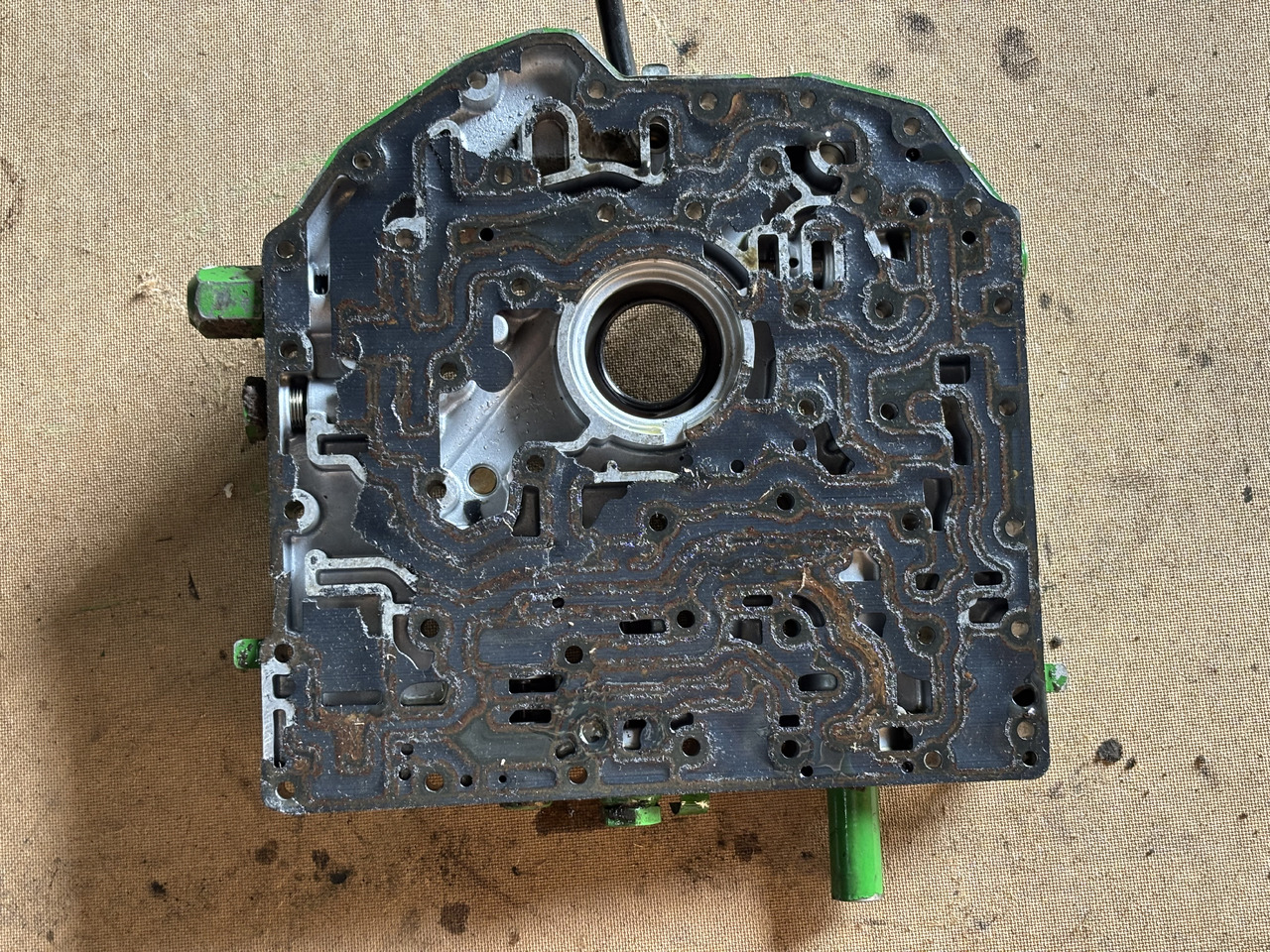 John Deere 6910 Obudowa Skrzyni Power Quad Powrquad R129797 - Cutie de viteze și piese pentru Tractor agricol: Foto 2 John Deere 6910 Obudowa Skrzyni Power Quad Powrquad R129797 - Cutie de viteze și piese pentru Tractor agricol: Foto 2