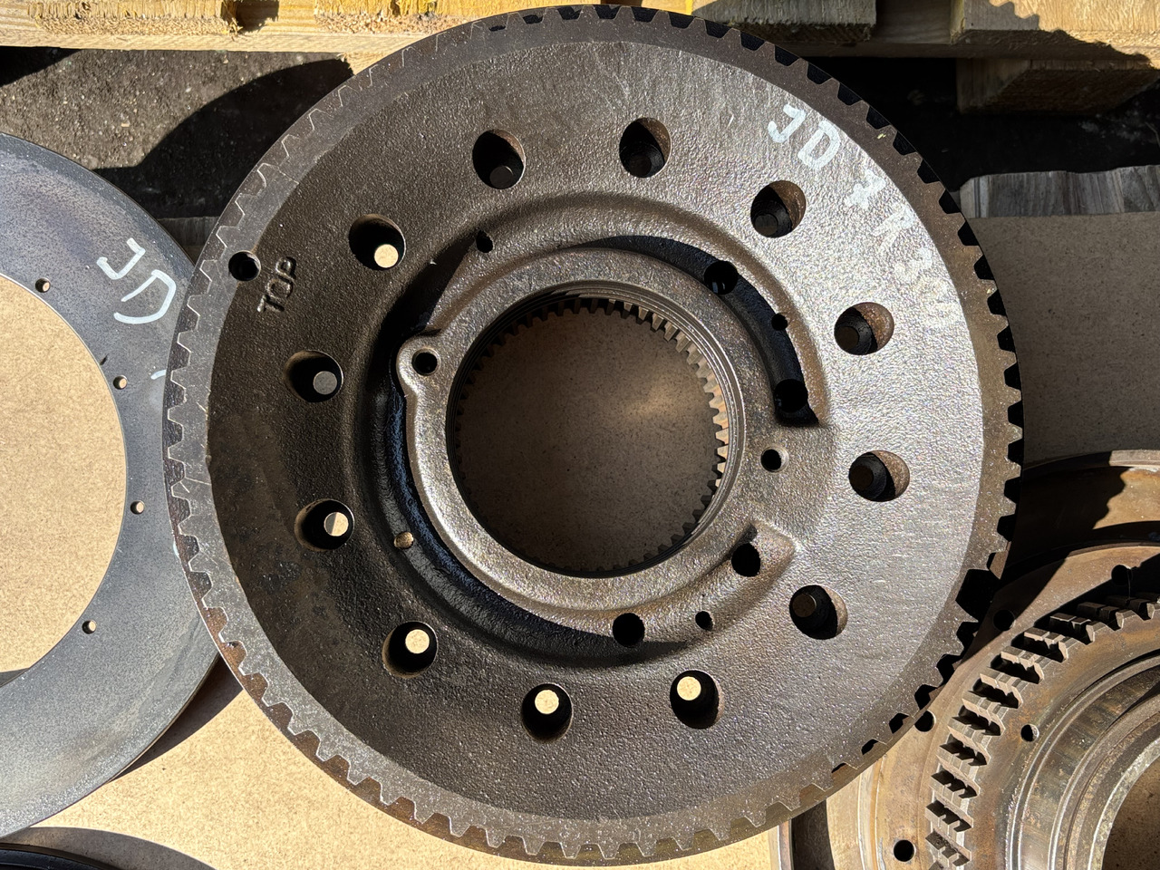 John Deere 7RXXX 7R330 7R 330 Piasta przedniego mostu TA27517 - Butuc pentru Utilaje agricole: Foto 1 John Deere 7RXXX 7R330 7R 330 Piasta przedniego mostu TA27517 - Butuc pentru Utilaje agricole: Foto 1