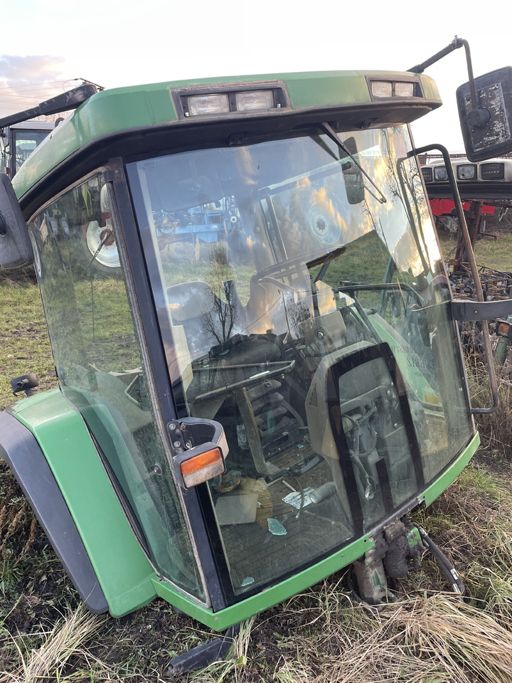 John Deere 8210 - kabina dach fotel błotniki plastiki lampy - Cabină pentru Utilaje agricole: Foto 4 John Deere 8210 - kabina dach fotel błotniki plastiki lampy - Cabină pentru Utilaje agricole: Foto 4
