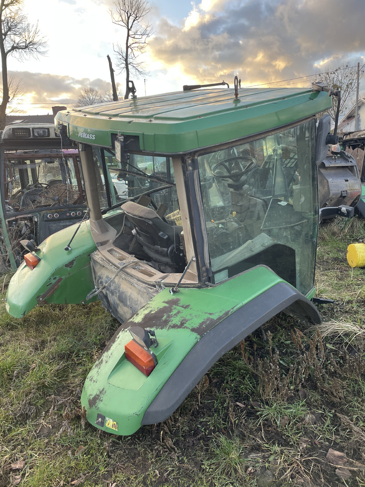 John Deere 8210 - kabina dach fotel błotniki plastiki lampy - Cabină pentru Utilaje agricole: Foto 5 John Deere 8210 - kabina dach fotel błotniki plastiki lampy - Cabină pentru Utilaje agricole: Foto 5